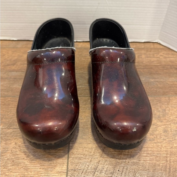 Dansko Women’s Maroon Clogs Work Shoes Size 38 (7.5-8) - Picture 1 of 8